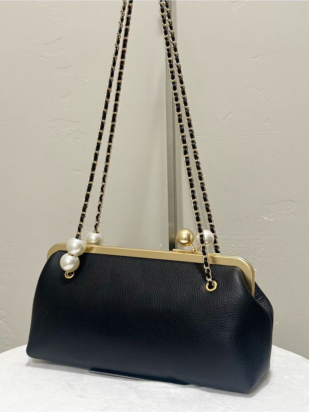 Handmade Unique “Pearl” Kisslock Frame with Black Togo Cowhide Shoulder Bag